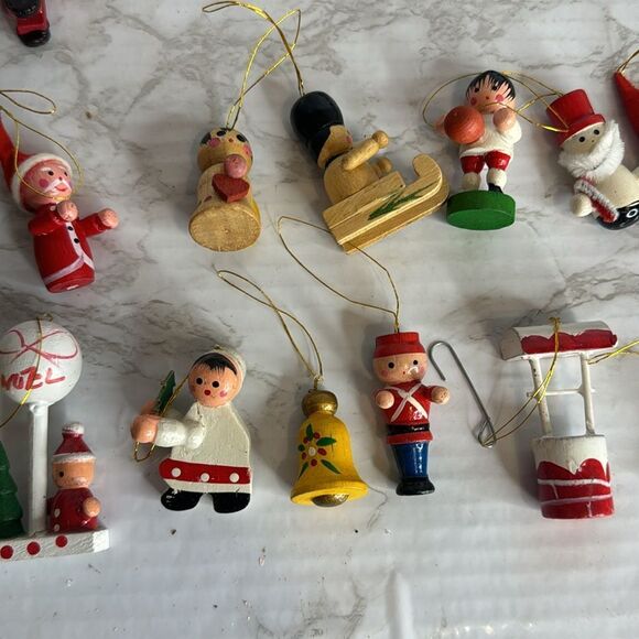 Vtg WOODEN SANTA TREE NOEL WATER TOWER ORNAMENTS UNBRANDED Christmas mixed lot - Picture 9 of 11